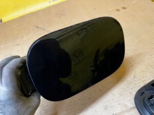 KLAPKA WLEWU PALIWA FORD KUGA MK3 LIFT BENZYNA AGATE BLACK