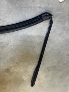 USZCZELKA LISTWA SZYBY PRZÓD PORSCHE 911 996 CARRERA CABRIO