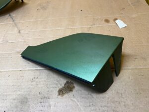 OSŁONA ZAWIASU KLAPY BAGAŻNIKA LEWA FORD KUGA MK3 LIFT BURSTING GREEN