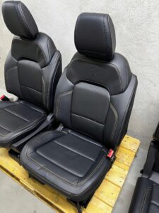 KOMPLET FOTELE KANAPA PRZÓD TYŁ SKÓRA ELEKTRYCZNE FORD BRONCO 21- LHD