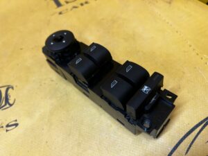 PRZEŁĄCZNIK PANEL SZYB LUSTEREK PRZÓD LEWY FORD ESCAPE MK3 III USA LIFT