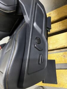 KOMPLET FOTELE KANAPA PRZÓD TYŁ SKÓRA ELEKTRYCZNE FORD BRONCO 21- LHD