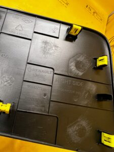 OSŁONA ZAŚLEPKA MASKOWNICA KONSOLI TUNELU PRAWA RENAULT ESPACE VI AUSTRAL