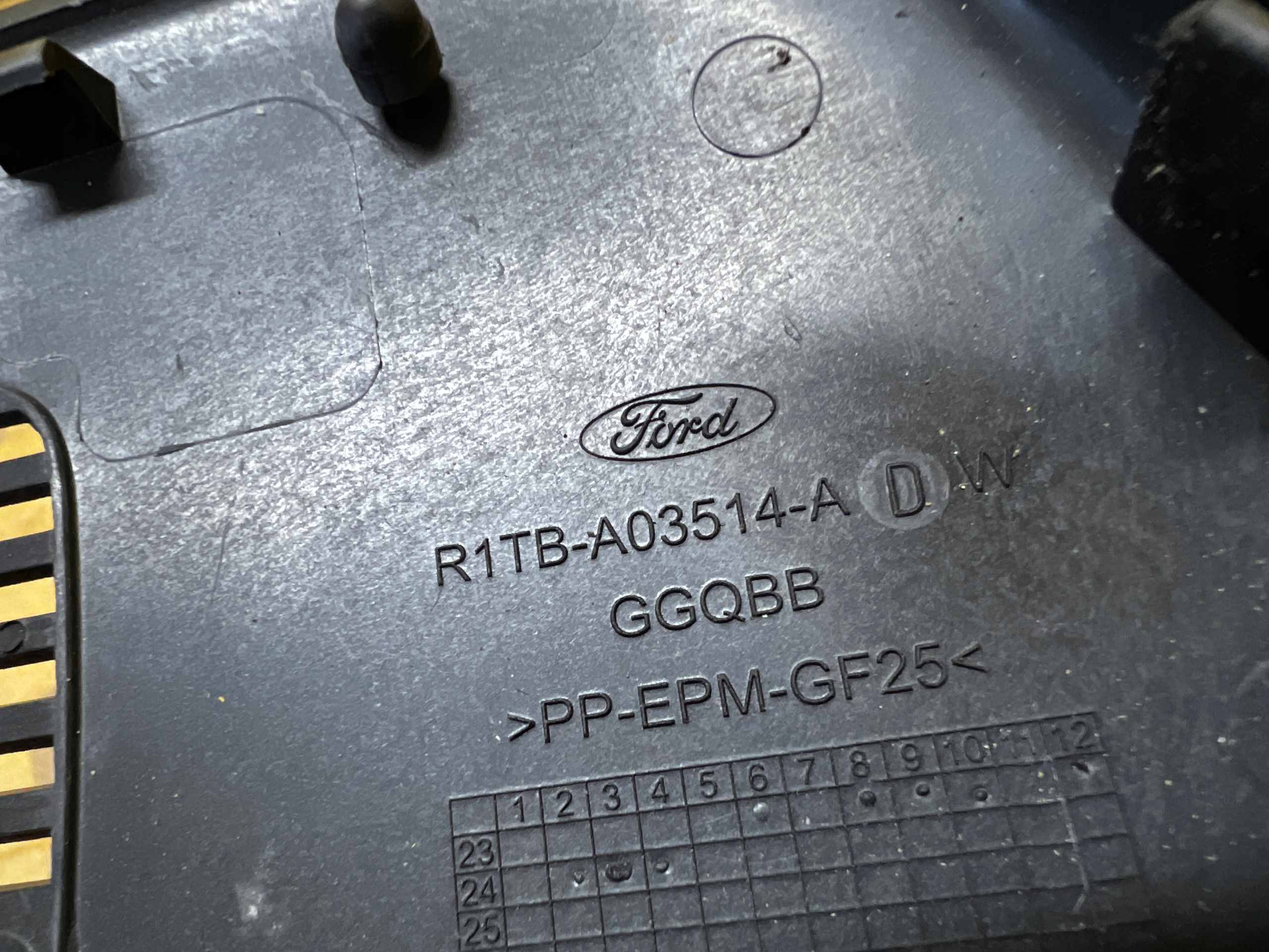OSŁONA OBUDOWA LUSTERKA WEWNĘTRZNEGO WSTECZNEGO FORD PUMA MK2 LIFT