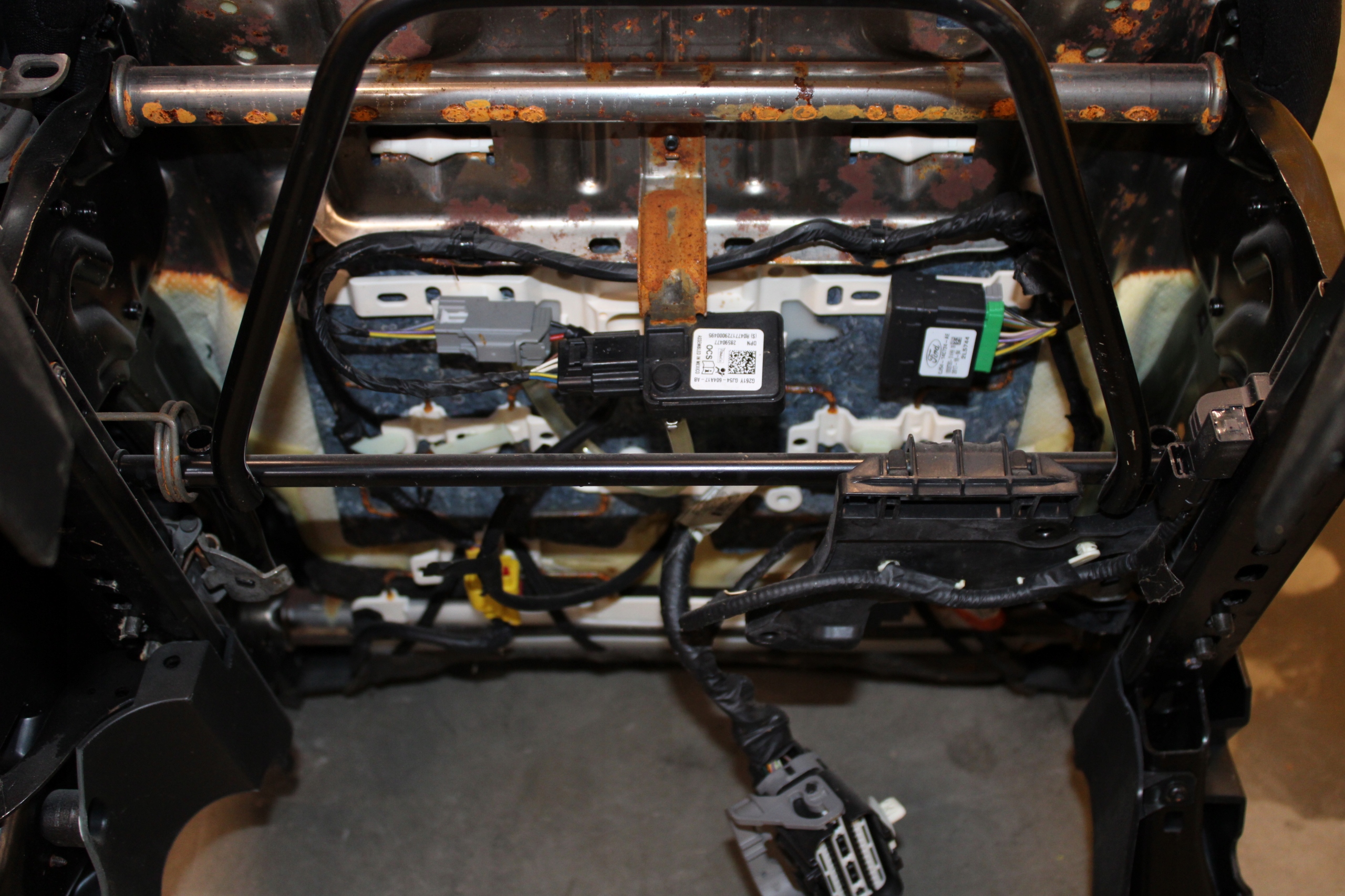 KOMPLET FOTELE PRZÓD TYŁ MATERIAŁOWE GRZANE FORD ESCAPE MK3 III LIFT