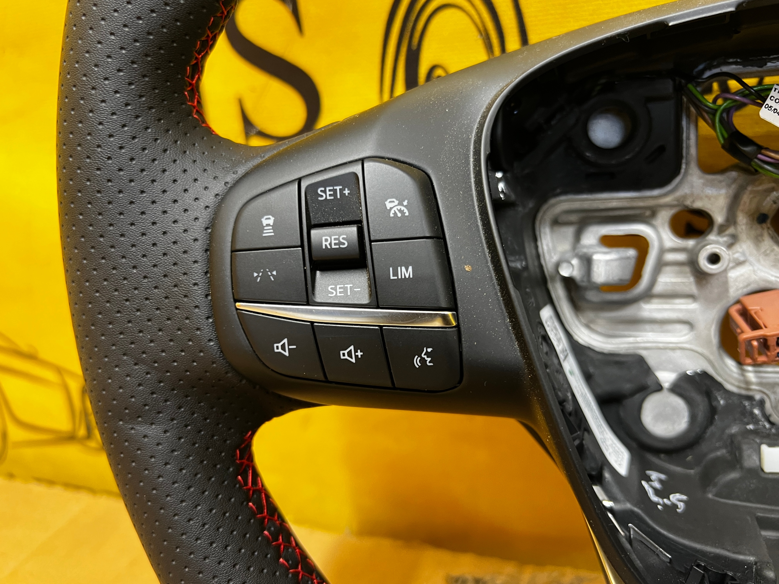 NOWA KIEROWNICA SKÓRA MULTIFUNKCJA FORD KUGA MK3 LIFT ST-LINE