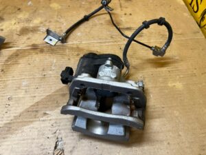 ZACISK HAMULCOWY ELEKTRYCZNY TYŁ PRAWY LAND ROVER DISCOVERY V L462