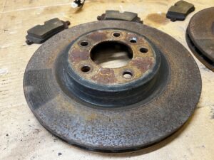 KOMPLET TARCZE KLOCKI HAMULCOWE TYŁ LAND ROVER DISCOVERY V L462