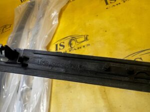 LISTWA USZCZELKA SZYBY CZOŁOWEJ PRZÓD LEWY FORD EXPLORER MK6
