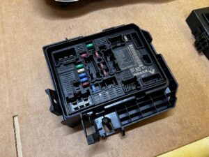 ZESTAW STARTOWY ECU BSI BCM ZEGARY STACYJKA DACIA SANDERO III 1.0 SCE 2022R