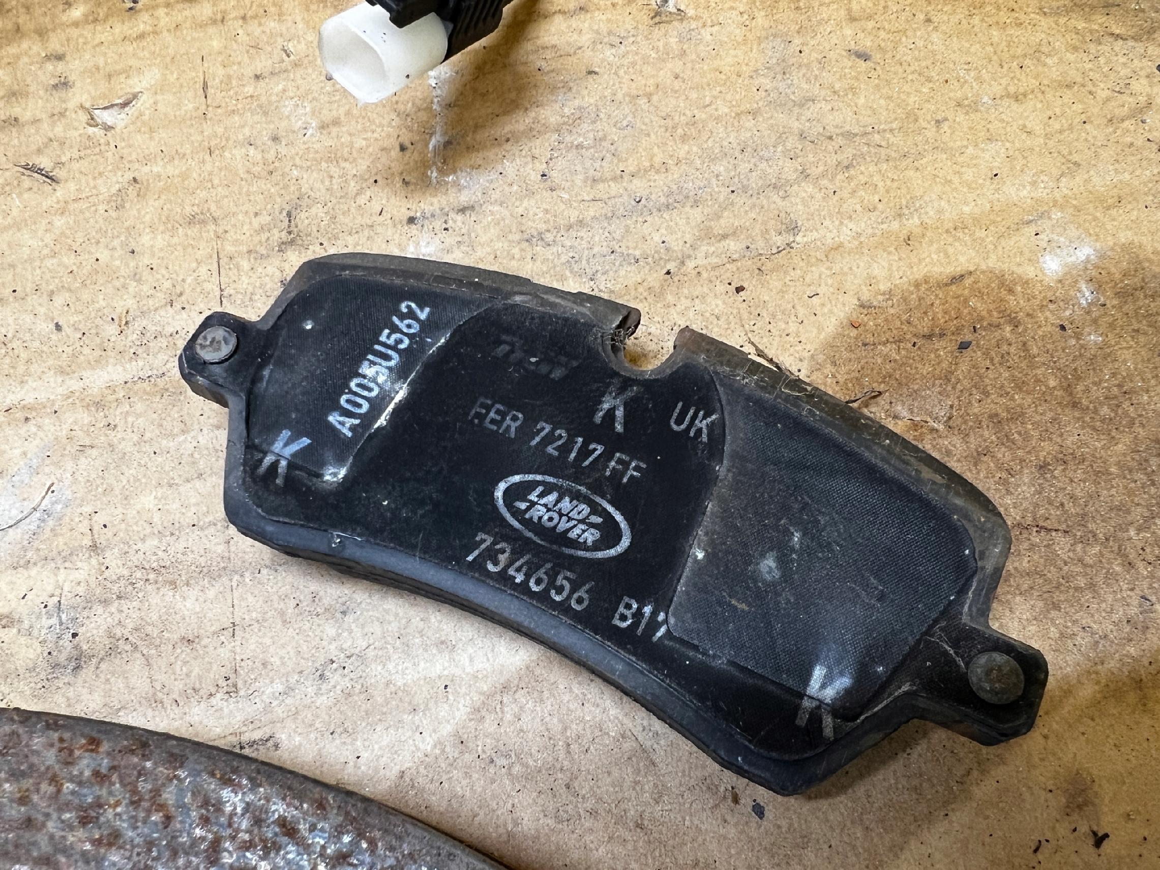KOMPLET TARCZE KLOCKI HAMULCOWE TYŁ LAND ROVER DISCOVERY V L462