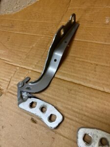 KOMPLET ZAWIASY MASKI POKRYWY SILNIKA FORD KUGA MK3 MAGNETIC GREY METALLIC