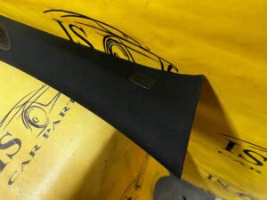OSŁONA POSZYCIE SŁUPKA A PRZÓD PRAWY GŁOŚNIK MERCEDES A W177