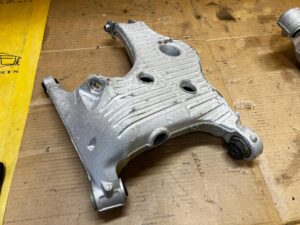 WAHACZ TYŁ TYLNY LEWY LAND ROVER DISCOVERY V L462