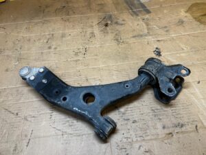 WAHACZ PRZÓD PRZEDNI LEWY DOLNY FORD ESCAPE MK3 III LIFT