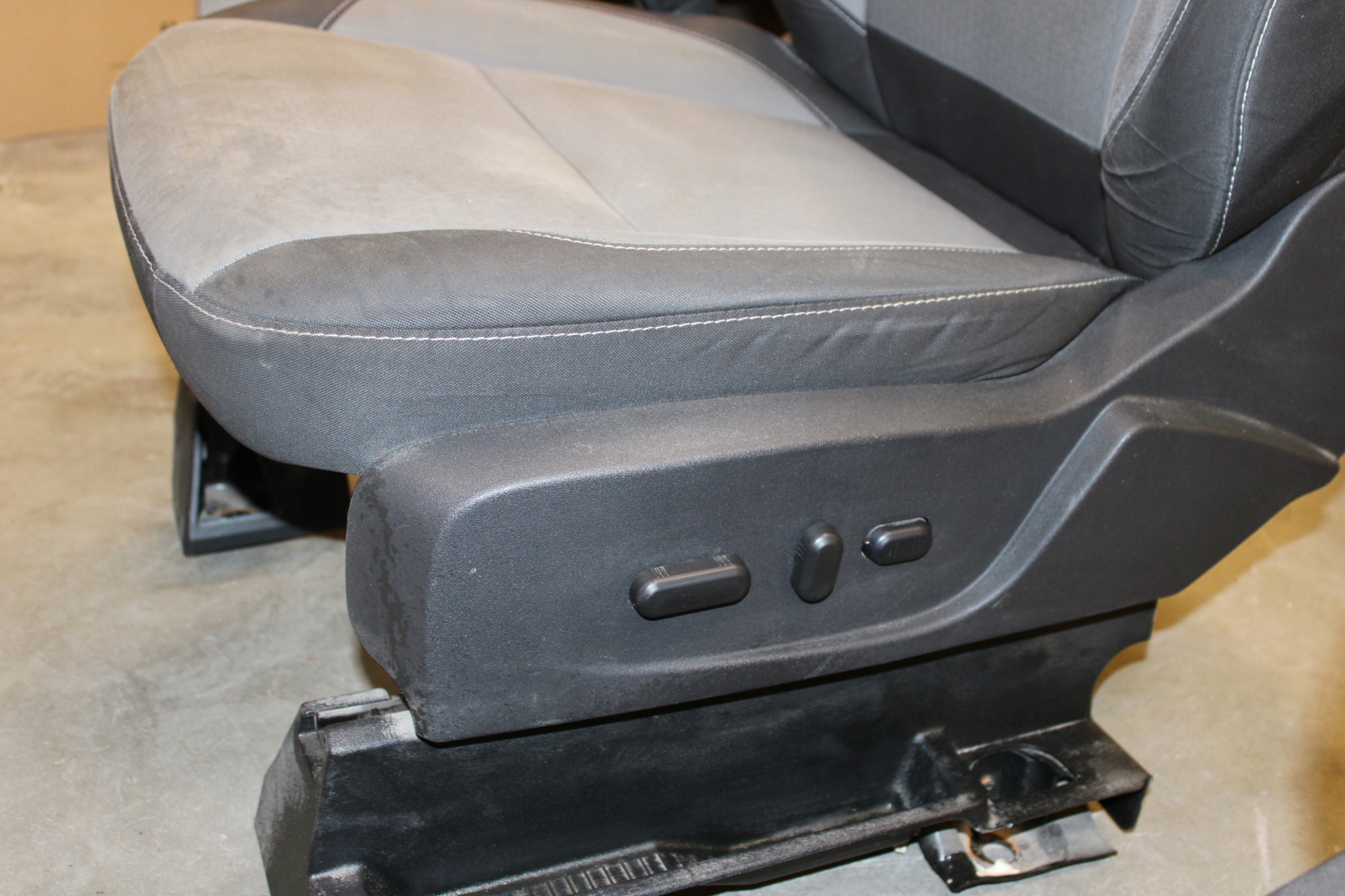 KOMPLET FOTELE PRZÓD TYŁ MATERIAŁOWE GRZANE FORD ESCAPE MK3 III LIFT
