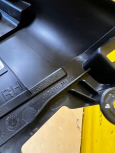 OSŁONA POSZYCIE SŁUPKA B ŚRODKOWEGO PRAWA FORD KUGA MK3