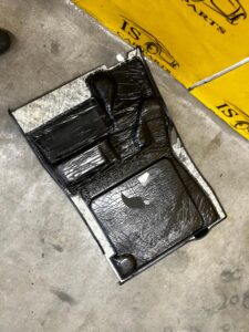 DYWAN PODŁOGA WYKŁADZINA WNĘTRZA PRZÓD PRAWY MERCEDES G W463 LIFT LHD