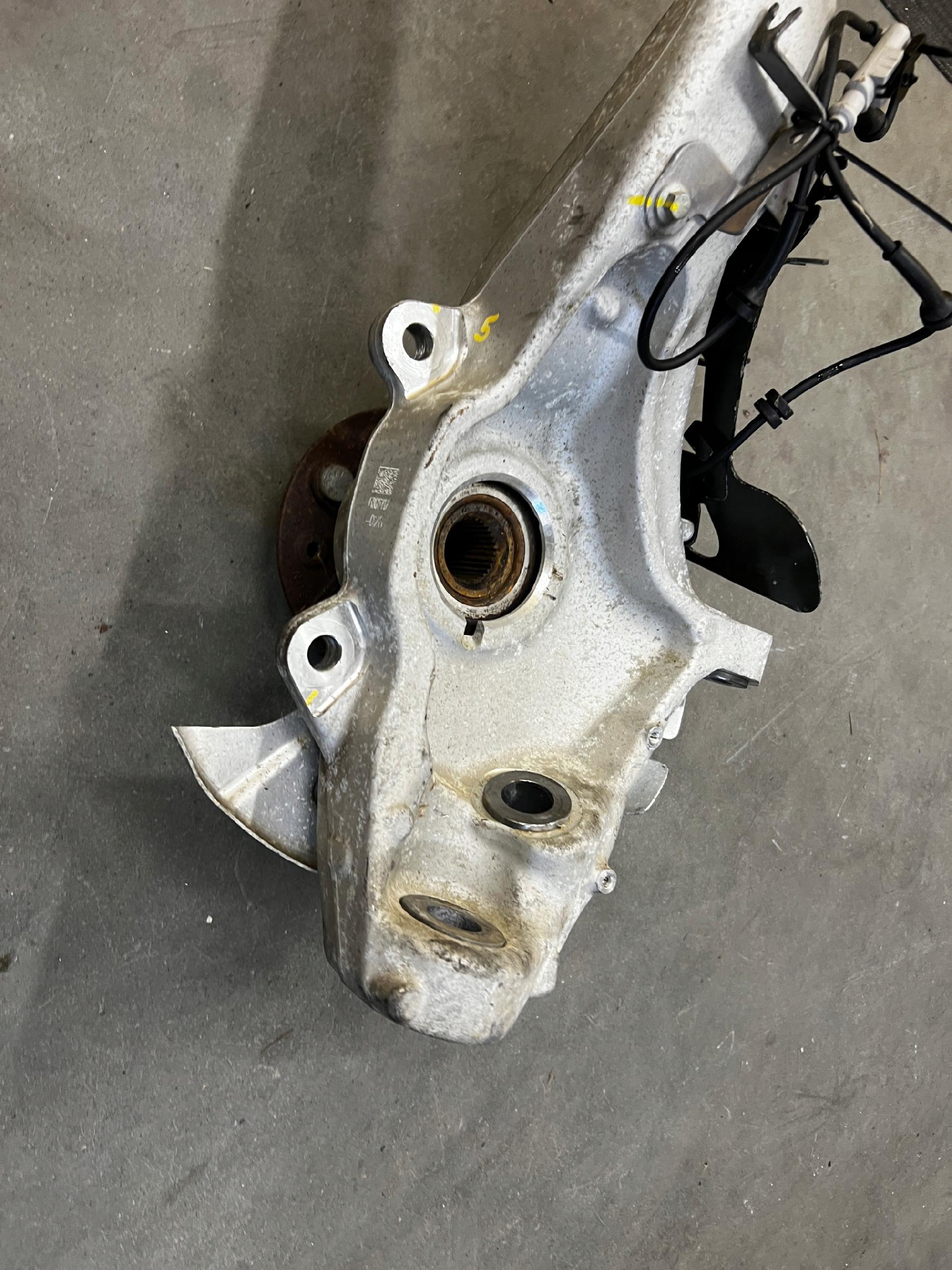 ZWROTNICA PIASTA PRZÓD LEWY LAND ROVER DISCOVERY V L462