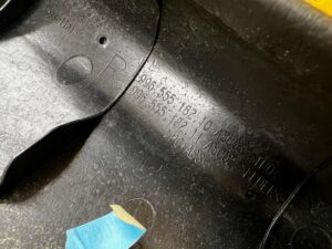 OSŁONA POSZYCIE SŁUPKA A PRZÓD PRAWY SKÓRA PORSCHE CARRERA 911 996 LHD