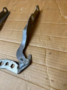 KOMPLET ZAWIASY MASKI POKRYWY SILNIKA FORD KUGA MK3 MAGNETIC GREY METALLIC