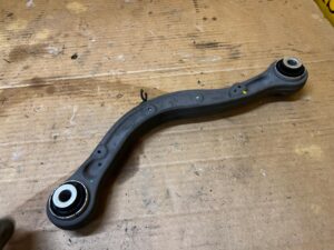 WAHACZ TYŁ TYLNY PRAWY LAND ROVER DISCOVERY V L462