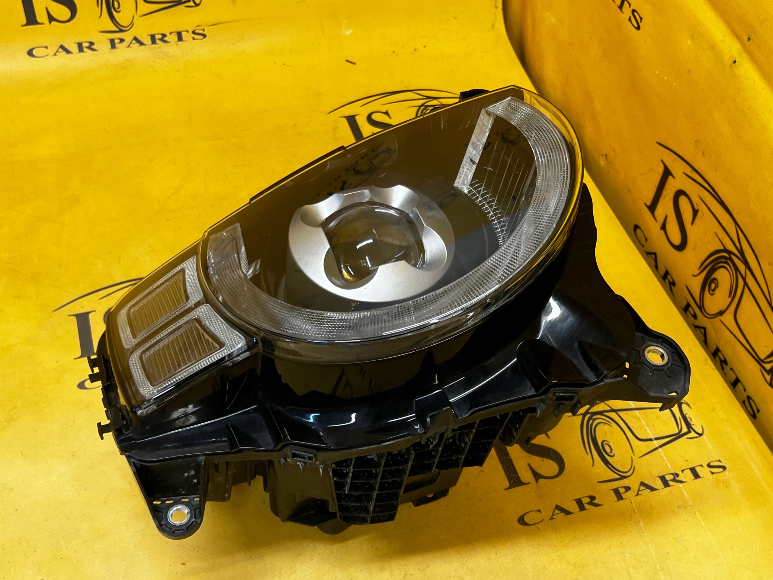 LAMPA REFLEKTOR PRZÓD PRAWY FULL LED LAND ROVER DEFENDER II L663 EU