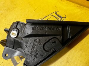 TRÓJKĄT OSŁONA ZAŚLEPKA LUSTERKA PRZÓD PRAWY VW ARTEON