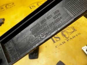 OSŁONA NAKŁADKA BŁOTNIKA PODSZYBIA ZAWIASU MASKI LEWA AUDI TT 8S