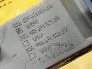 KIERUNKOWSKAZ BŁOTNIKA PRZÓD PRAWY PORSCHE CARRERA 911 996