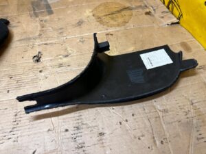 PLASTIK OSŁONA PROGU SŁUPKA A PRZÓD PRAWY JAGUAR F-TYPE X152 LHD