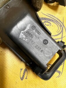 4 X ZAŚLEPKA OSŁONA MASKOWNICA ISOFIX KANAPY TYŁ VW TOUAREG II 7P