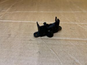 2 X ZAMEK RYGIEL MASKI POKRYWY SILNIKA MERCEDES G W463 LIFT