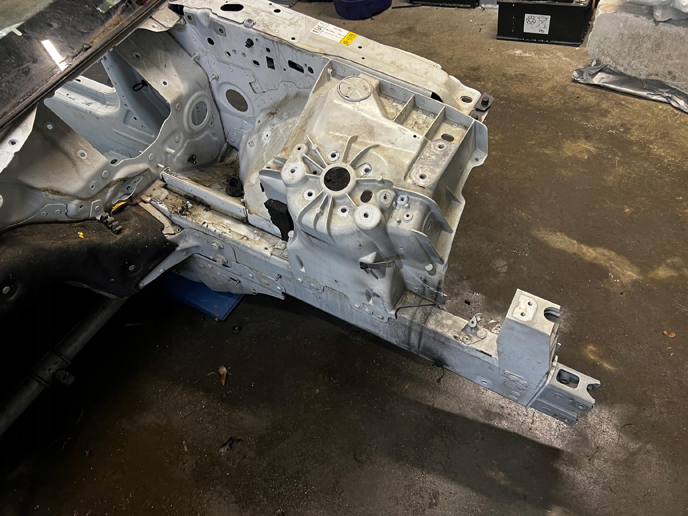 ĆWIARTKA PODŁUŻNICA KIELICH PRZÓD LEWY JAGUAR F-TYPE X152 CABRIO LHD