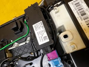 LAMPKA OŚWIETLENIE PODSUFITKI PRZÓD PRZEDNIA AUDI A8 D4