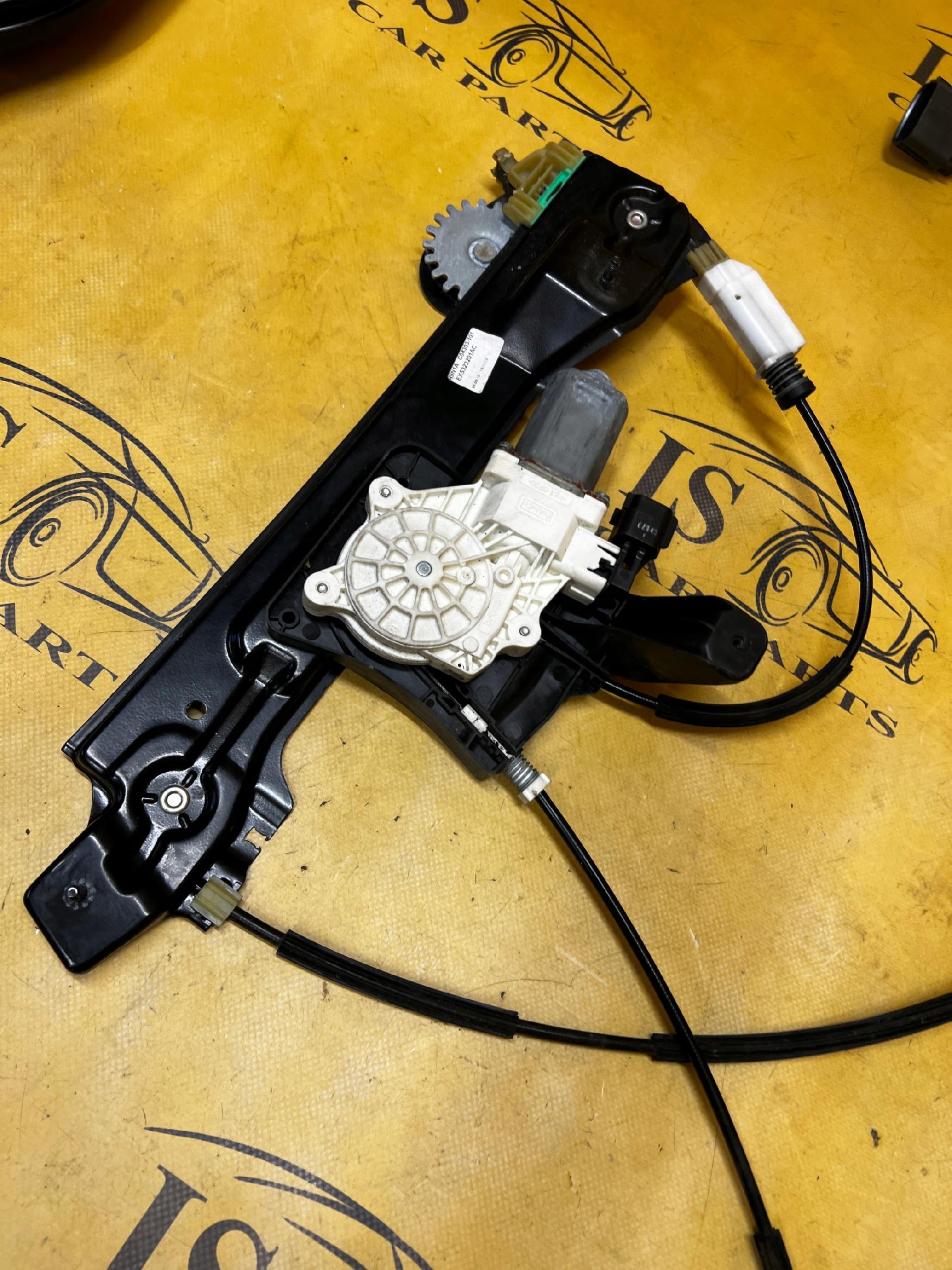 MECHANIZM PODNOŚNIK SZYBY LEWY LEWYCH JAGUAR F-TYPE X152