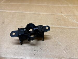 2 X ZAMEK RYGIEL MASKI POKRYWY SILNIKA MERCEDES G W463 LIFT