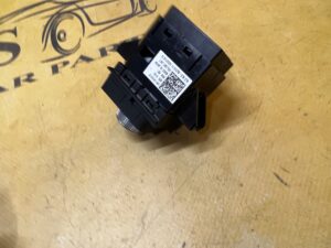 WŁĄCZNIK PRZEŁĄCZNIK PANEL REGULACJI GŁOŚNOŚCI RADIA AUDI A4 B9 8W