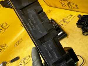 SKRZYNKA MODUŁ BEZPIECZNIKÓW JAGUAR F-TYPE X152