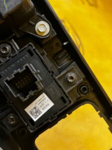 OSŁONA RAMKA TUNELU UCHWYT NA KUBKI PRZEŁĄCZNIK BIEGÓW LED FORD KUGA MK3