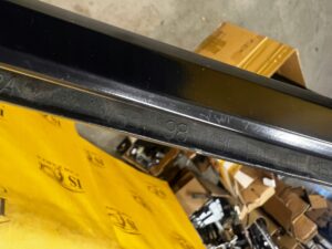 LISTWA ZEWNĘTRZNA SŁUPKA A SZYBY PRZÓD LEWA MERCEDES G W463 LIFT