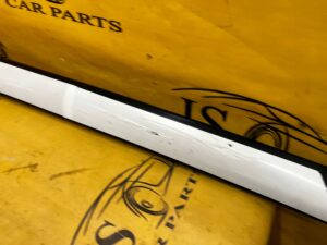 NOWA LISTWA ZEWNĘTRZNA SŁUPKA SZYBY PRZÓD LEWA LAND ROVER DISCOVERY V L462