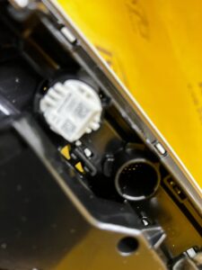 LAMPKA OŚWIETLENIE PODSUFITKI PRZÓD PRZEDNIA AUDI A4 B9 8W