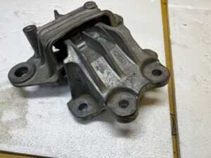 ŁAPA PODUSZKA MOCOWANIE SKRZYNI BIEGÓW FORD KUGA MK3 LIFT 1.5 ECOBOOST