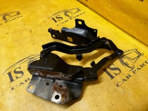 ZAWIAS MASKI POKRYWY SILNIKA PRAWY LAND ROVER DISCOVERY V L462