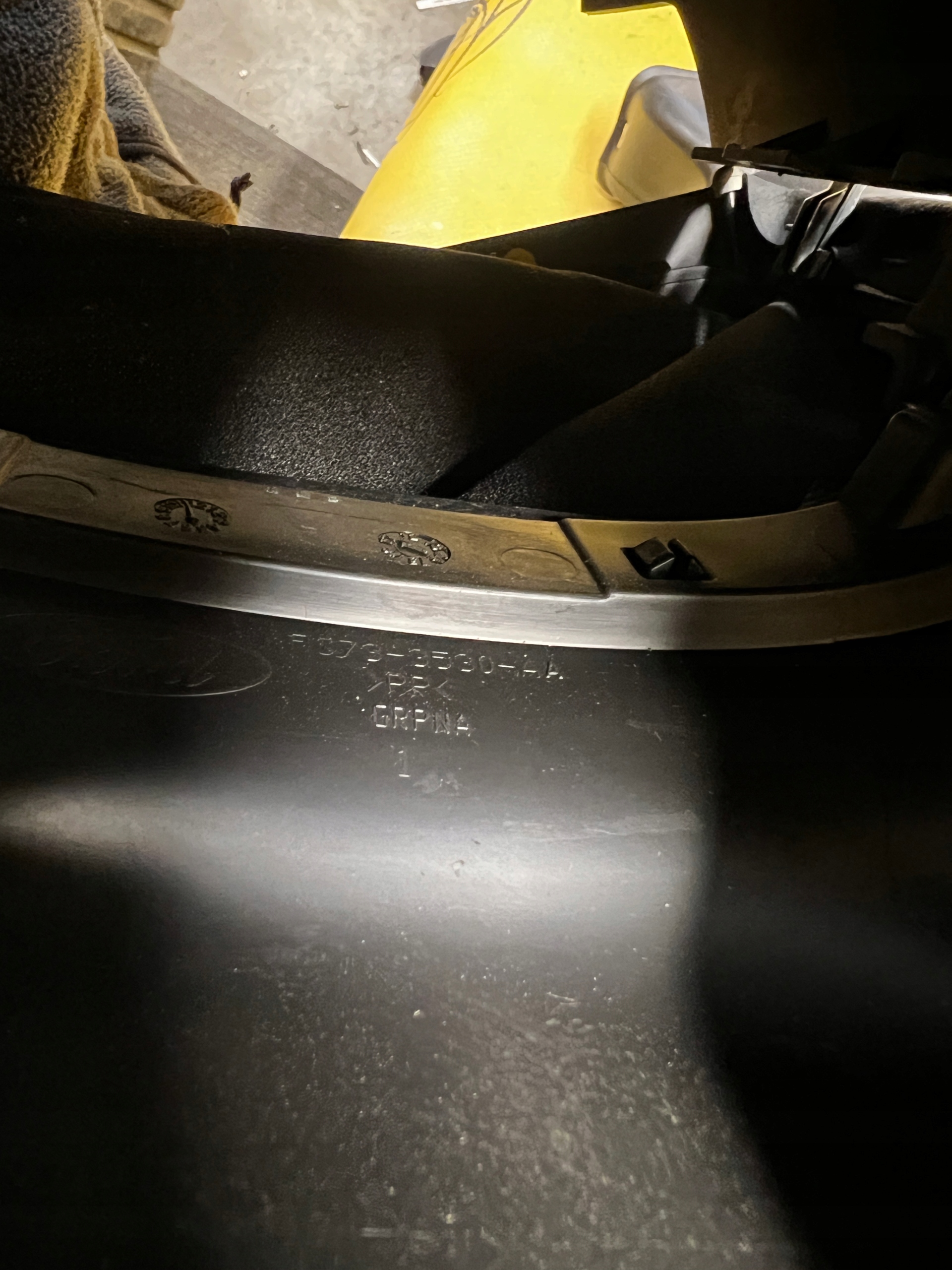 OSŁONA OBUDOWA KOLUMNY KIEROWNICZEJ FORD MONDEO MK5 EU
