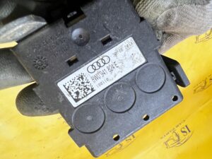 ROZDZIELACZ PRĄDU SKRZYNKA BEZPIECZNIKÓW AUDI A4 B9 8W