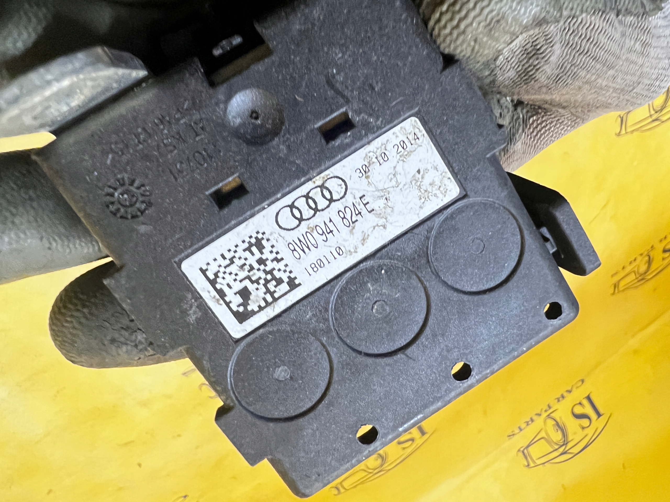 ROZDZIELACZ PRĄDU SKRZYNKA BEZPIECZNIKÓW AUDI A4 B9 8W