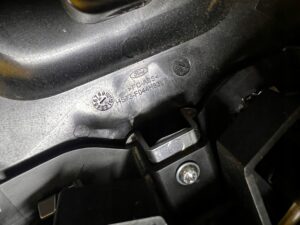 PANEL DEKOR OSŁONA TUNELU ŚRODKOWEGO UCHWYT NA KUBKI FORD MONDEO MK5 EU