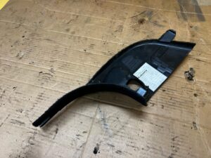 PLASTIK OSŁONA PROGU SŁUPKA A PRZÓD LEWY JAGUAR F-TYPE X152 LHD